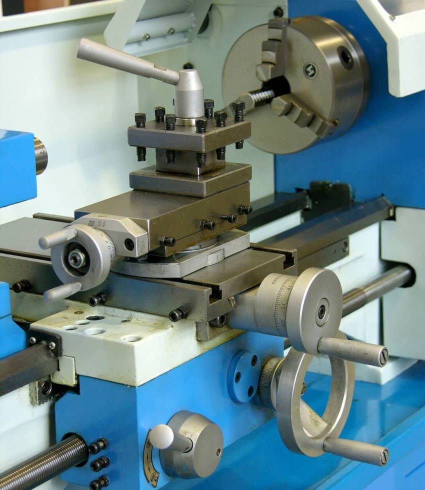 Każdy typ maszyny ma swój własny zestaw funkcji i parametrów technicznych