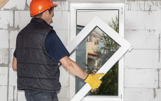 Montaż okien plastikowych w domach murowanych, panelowych i drewnianych