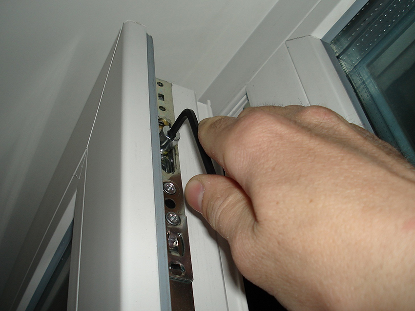 Este necesară izolarea ferestrelor pentru a evita formarea de condens și ciuperci în viitor. Este necesară izolarea ferestrelor pentru a evita formarea de condens și ciuperci în viitor.