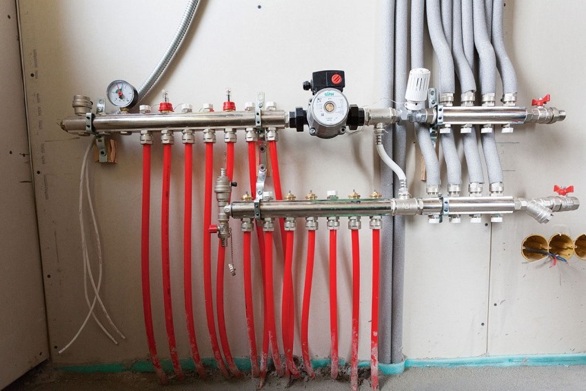 Der Einbau der Umwälzpumpe in die Fußbodenheizung erfolgt optimal an der Zuleitung Der Einbau der Umwälzpumpe in die Fußbodenheizung erfolgt optimal an der Zuleitung