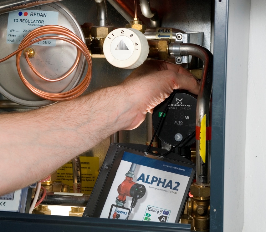 Das Umwälzpumpenmodell ALPHA2 ist mit den meisten modernen Festbrennstoffkesseln kompatibel Das Umwälzpumpenmodell ALPHA2 ist mit den meisten modernen Festbrennstoffkesseln kompatibel