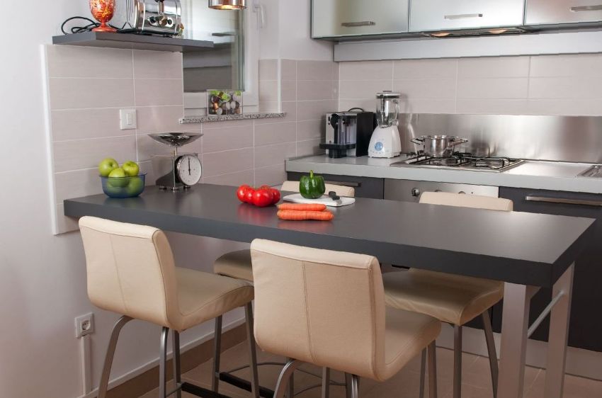 El material per a la fabricació de la barra ha de ser resistent a la humitat i suficientment resistent per suportar les tensions mecàniques diàries El material per a la fabricació de la barra ha de ser resistent a la humitat i suficientment resistent per suportar les tensions mecàniques diàries