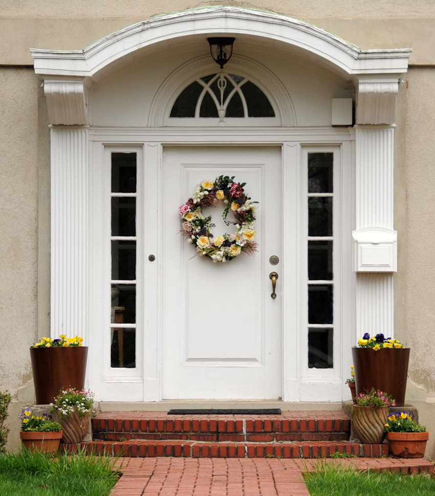 Hvide indgangsdøre ser friske og festlige ud Hvide indgangsdøre ser friske og festlige ud