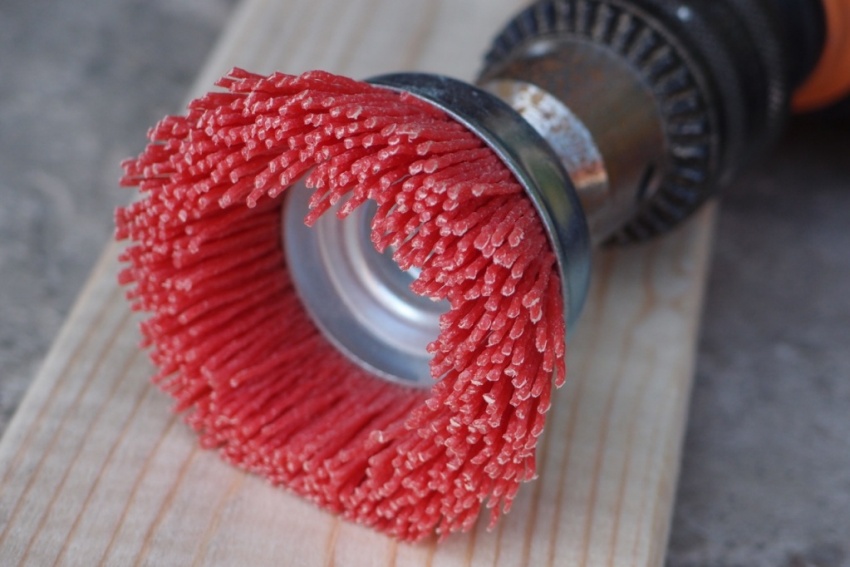 Det er mange børstemaskiner på markedet, men det er lønnsomt å kjøpe dem når det er nødvendig å behandle store overflater. Det er mange børstemaskiner på markedet, men det er lønnsomt å kjøpe dem når det er nødvendig å behandle store overflater.