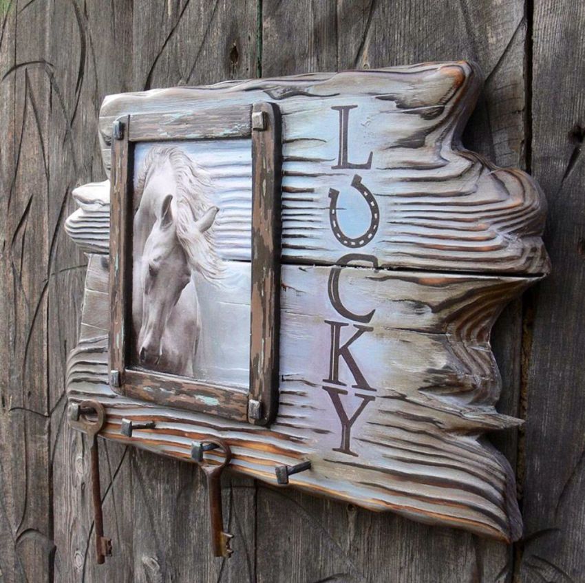 Spesiell toning lar deg uttrykke patinaeffekten når hovedveden er malt i en tone, og porene i treet i en helt annen Spesiell toning lar deg uttrykke patinaeffekten når hovedveden er malt i en tone, og porene i treet i en helt annen