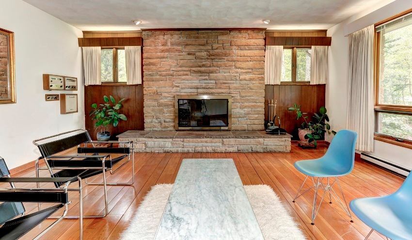 Đá có khả năng chống chịu với nhiệt độ khắc nghiệt một cách bất thường, nó cũng tuyệt đối không bắt lửa, đó là lý do tại sao nó thường được sử dụng làm tấm ốp cho lò sưởi Đá có khả năng chống chịu với nhiệt độ khắc nghiệt một cách bất thường, nó cũng tuyệt đối không bắt lửa, đó là lý do tại sao nó thường được sử dụng làm tấm ốp cho lò sưởi