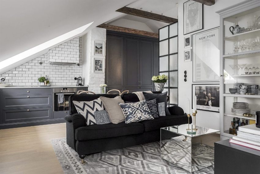 Ang apartment ay may sukat na 35 sq.m. palaging may isang pagkakataon upang paghiwalayin ang mga natutulog at mga lugar ng pamumuhay, maghanap ng sapat na puwang para sa isang aparador Ang apartment ay may sukat na 35 sq.m. palaging may isang pagkakataon upang paghiwalayin ang mga natutulog at mga lugar ng pamumuhay, maghanap ng sapat na puwang para sa isang aparador