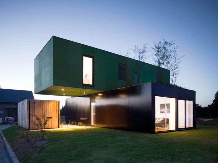 המכולה העליונה הבולטת יכולה לשמש כמעין חופה לאזור הקיץ המכולה העליונה הבולטת יכולה לשמש כמעין חופה לאזור הקיץ