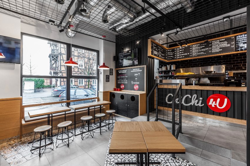 פנים בית קפה בנוי ממכולות שילוח פנים בית קפה בנוי ממכולות שילוח