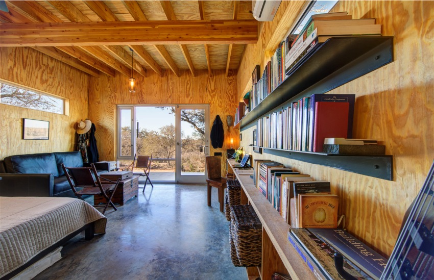 קירות בית המכולה עטופים ביריעות דיקט קירות בית המכולה עטופים ביריעות דיקט