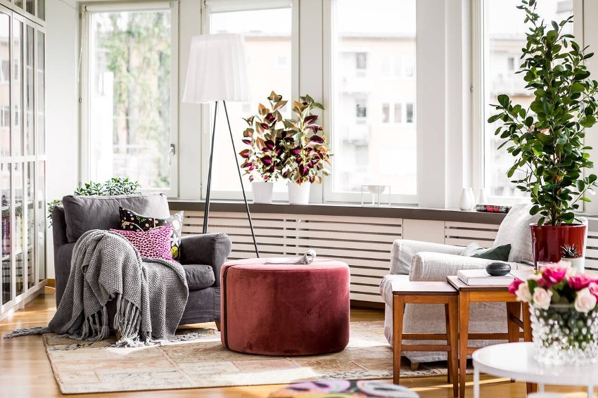 The variety of materials used for the manufacture of screens allows you to find the option most suitable for the interior of the room. The variety of materials used for the manufacture of screens allows you to find the option most suitable for the interior of the room.