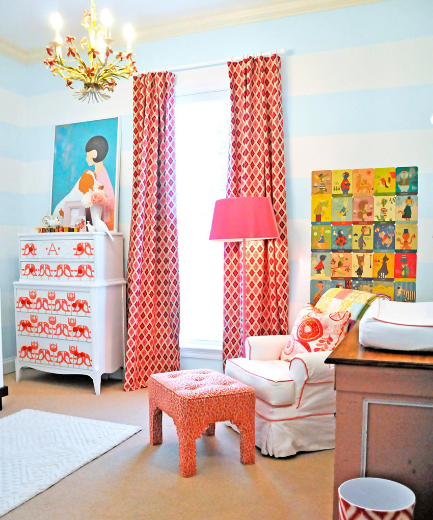 Przykład dekoracji pokoju tapetą w poziome paski Przykład dekoracji pokoju tapetą w poziome paski