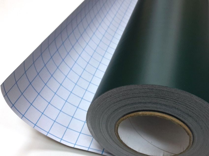 Som en slags vinyl er selvklebende tapet ganske dyrt i pris, men av en eller annen grunn vil det vare mye lenger Som en slags vinyl er selvklebende tapet ganske dyrt i pris, men av en eller annen grunn vil det vare mye lenger