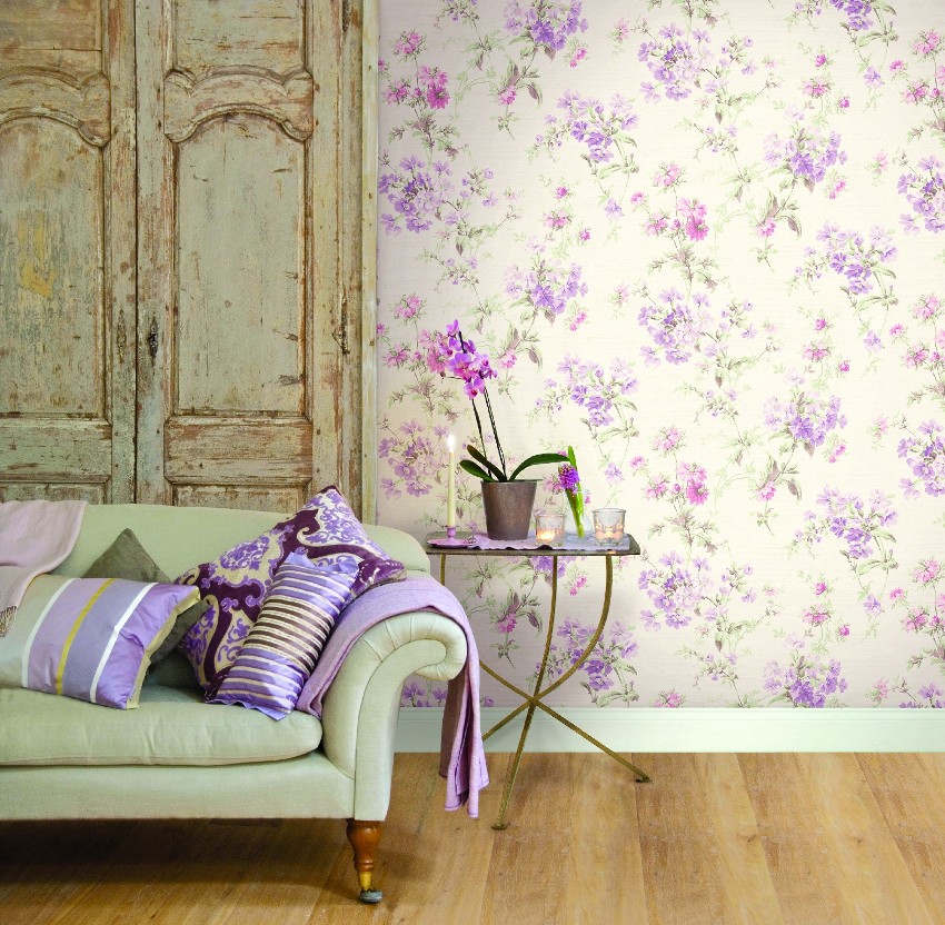 Główne odcienie tapety w stylu prowansalskim są wyciszone, więc akcenty kolorystyczne są dopuszczalne, ale w żadnym wypadku nie są jasne Główne odcienie tapety w stylu prowansalskim są wyciszone, więc akcenty kolorystyczne są dopuszczalne, ale w żadnym wypadku nie są jasne