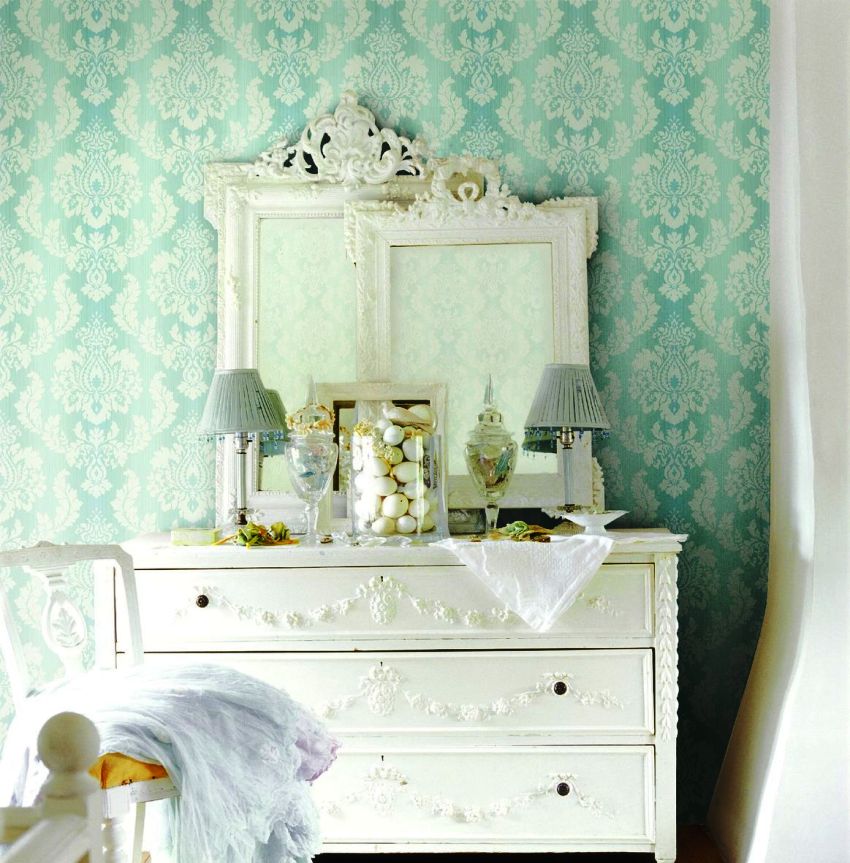 Pomimo tego, że tapeta tego typu jest wygodna w użyciu i nie wymaga pewnych umiejętności dekoratorskich, przy dekorowaniu poszczególnych pomieszczeń należy wziąć pod uwagę pewne cechy Pomimo tego, że tapeta tego typu jest wygodna w użyciu i nie wymaga pewnych umiejętności dekoratorskich, przy dekorowaniu poszczególnych pomieszczeń należy wziąć pod uwagę pewne cechy