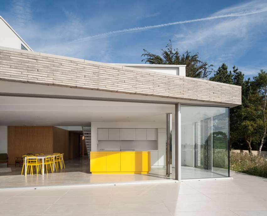 Nhờ có sân thượng, việc kết nối giữa các phòng sẽ thuận tiện và thiết thực hơn rất nhiều Nhờ có sân thượng, việc kết nối giữa các phòng sẽ thuận tiện và thiết thực hơn rất nhiều