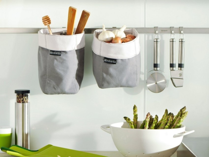 Entre altres accessoris, la barra es pot complementar amb bosses d’emmagatzematge originals Entre altres accessoris, la barra es pot complementar amb bosses d’emmagatzematge originals