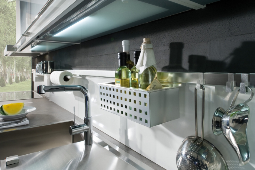 La vareta té una longitud estàndard que es pot escurçar segons la mida de la cuina en particular La vareta té una longitud estàndard que es pot escurçar segons la mida de la cuina en particular