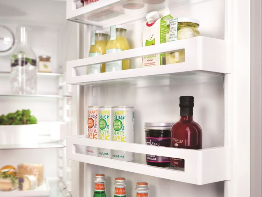 O ruído durante a operação do refrigerador LIEBHERR CT 3306 não excede 40 dB O ruído durante a operação do refrigerador LIEBHERR CT 3306 não excede 40 dB