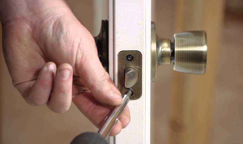 ที่จับสวิงที่ไม่มีสลักมีกลไกลูกกลิ้งสำหรับล็อคประตู ที่จับสวิงที่ไม่มีสลักมีกลไกลูกกลิ้งสำหรับล็อคประตู