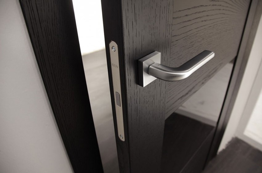 มือจับประตูชุบโครเมียมดีไซน์เรียบหรู มือจับประตูชุบโครเมียมดีไซน์เรียบหรู