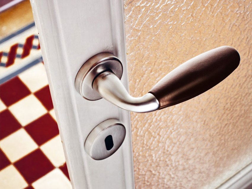 ด้ามจับยางเพื่อการใช้งานที่สะดวกสบายยิ่งขึ้น ด้ามจับยางเพื่อการใช้งานที่สะดวกสบายยิ่งขึ้น