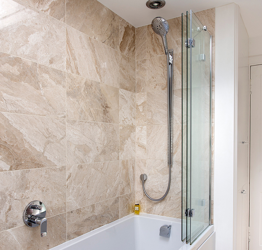 Glasgardiner er statiske, glidende, foldbare og svingende Glasgardiner er statiske, glidende, foldbare og svingende