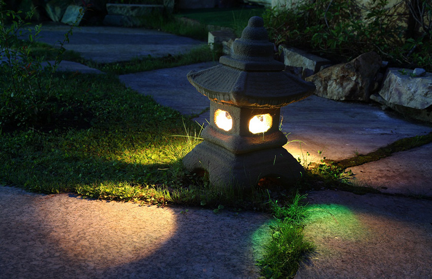 Bevægelsessensoren vil være nyttig til midlertidig belysning af området, hvis nogen går forbi Bevægelsessensoren vil være nyttig til midlertidig belysning af området, hvis nogen går forbi