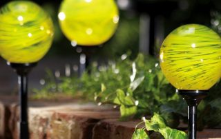 Luminaires à énergie solaire pour l'éclairage autonome du jardin et du site