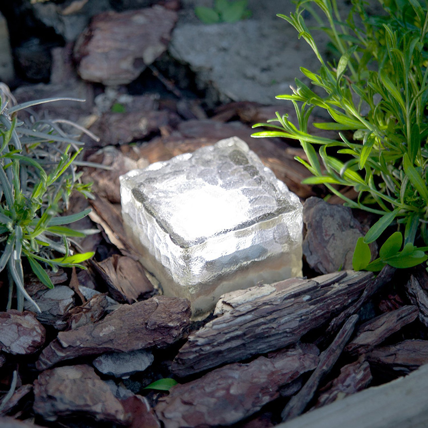 Lavt strømforbrug øger accentlysets driftstid, som adskiller det fra resten Lavt strømforbrug øger accentlysets driftstid, som adskiller det fra resten