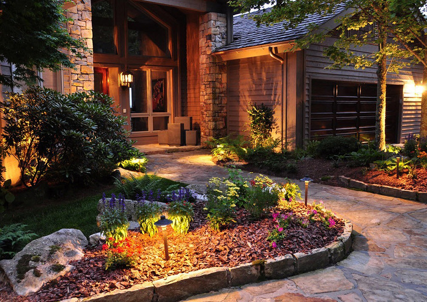 Et eksempel på belysning af et afsnit af et hus ved hjælp af soldrevne lamper Et eksempel på belysning af et afsnit af et hus ved hjælp af soldrevne lamper