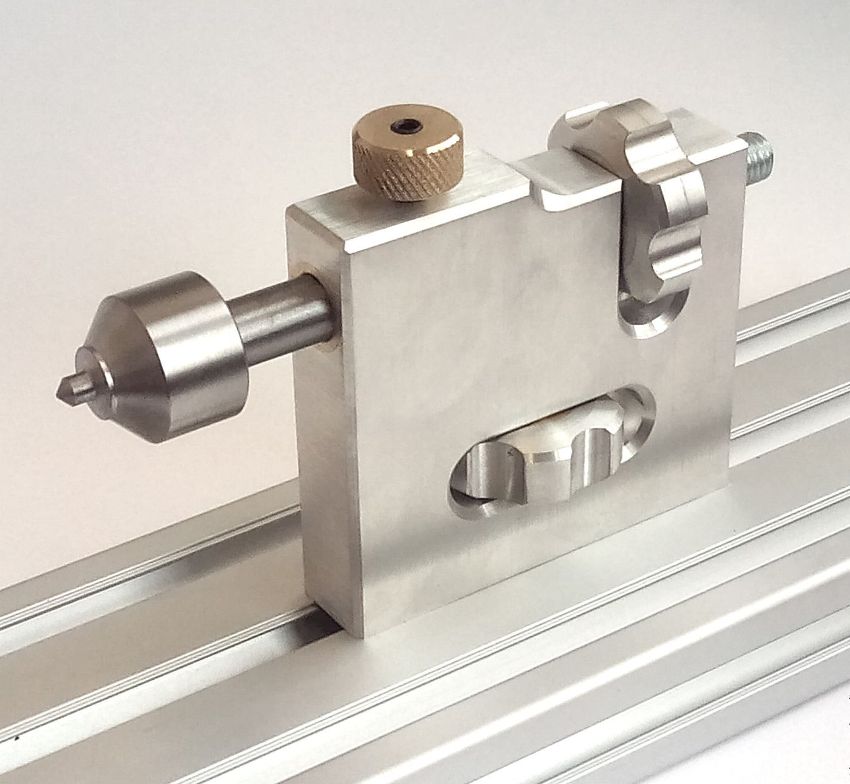 La capçal està dissenyat per suportar i moure amb precisió la peça que es treballa en relació amb l'eina de tall o la superfície La capçal està dissenyat per suportar i moure amb precisió la peça que es treballa en relació amb l'eina de tall o la superfície