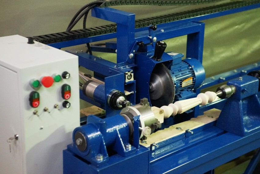 La màquina de copiar el torn permet fer peces monòtones de fusta amb les seves pròpies mans La màquina de copiar el torn permet fer peces monòtones de fusta amb les seves pròpies mans