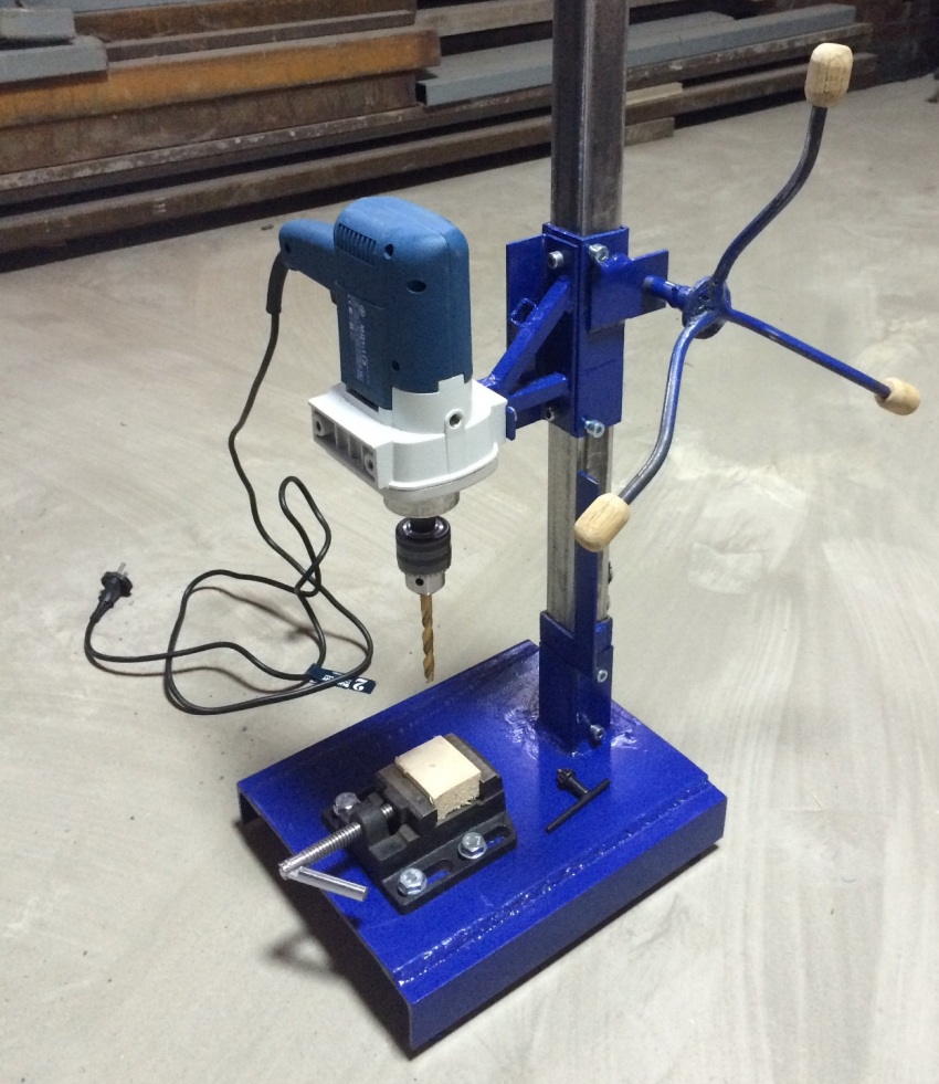 Un torn de trepant d’un trepant estalviarà en la compra de diversos dispositius de processament d’un tipus especialitzat Un torn de trepant d’un trepant estalviarà en la compra de diversos dispositius de processament d’un tipus especialitzat