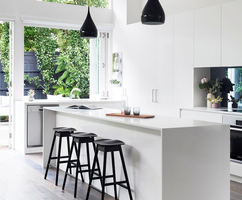 עם סוג התקנה סגור של מכשירי חשמל, מכשירי חשמל ביתיים נותרים מוסתרים מתחת לחזית הריהוט עם סוג התקנה סגור של מכשירי חשמל, מכשירי חשמל ביתיים נותרים מוסתרים מתחת לחזית הריהוט