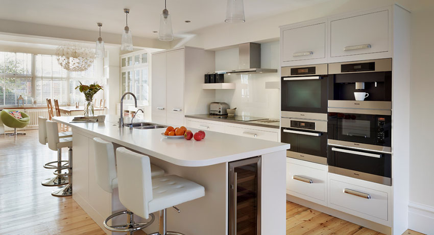 מכשירי חשמל ביתיים מובנים מאפשרים להדגיש את התחכום של הפנים מכשירי מטבח מובנים: טיפים לבחירה וסקירה על המכשירים הפופולריים