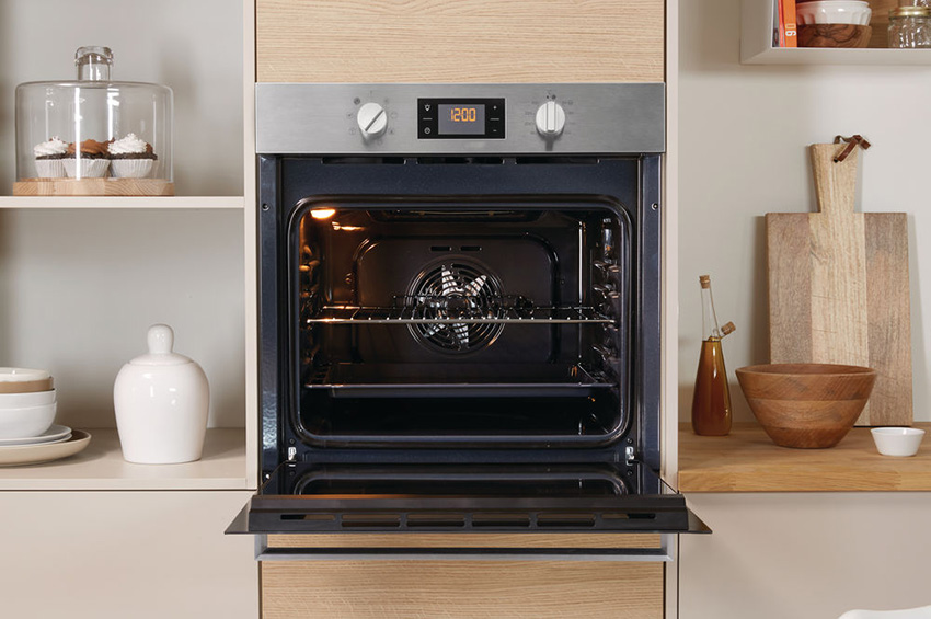 דוגמא לתנור מובנה במטבח דוגמא לתנור מובנה במטבח