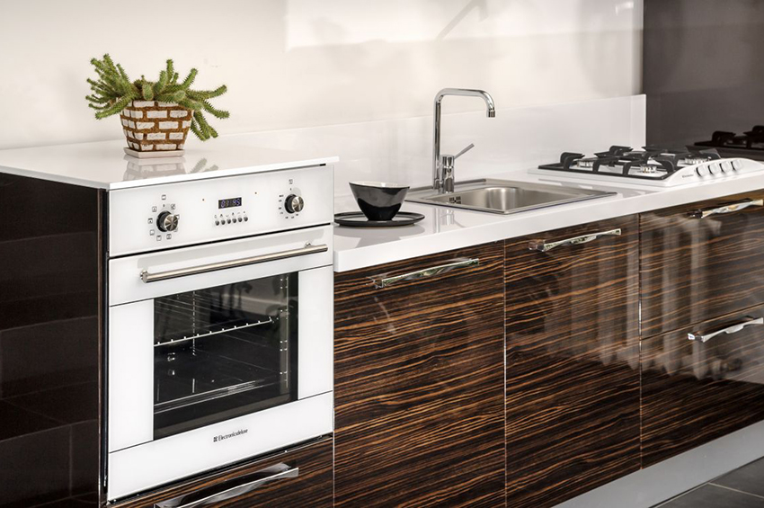 יהיה קשה ביותר לשנות את מיקום הציוד המובנה יהיה קשה ביותר לשנות את מיקום הציוד המובנה