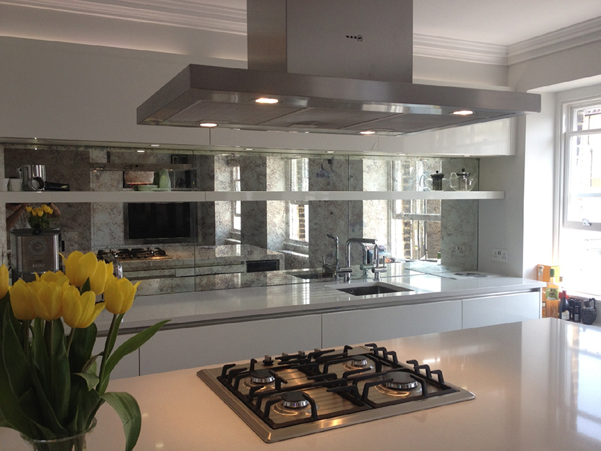 Le carreau de miroir incolore le plus populaire, il s'intègre parfaitement dans n'importe quel intérieur Le carreau de miroir incolore le plus populaire, il s'intègre parfaitement dans n'importe quel intérieur