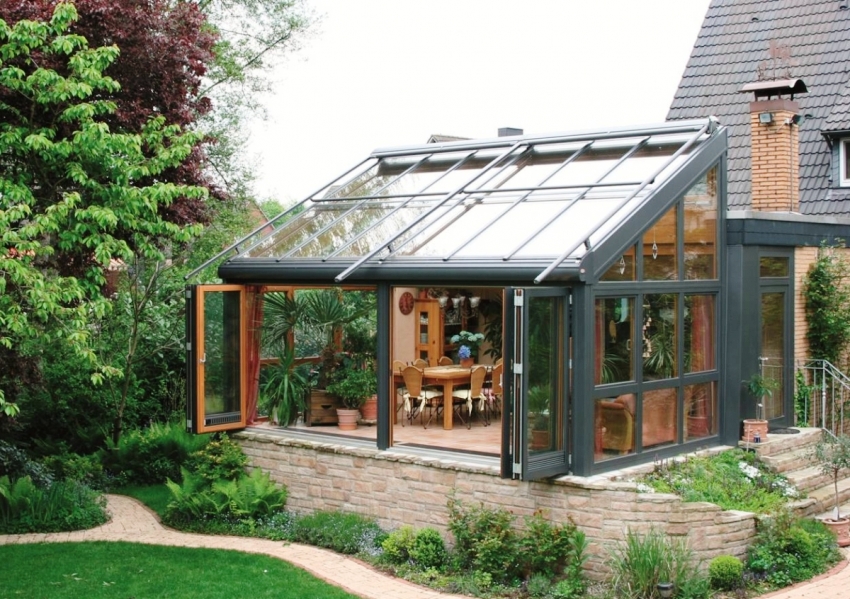 Dołączony ogród zimowy to dodatkowy sposób na powiększenie powierzchni użytkowej domu Dołączony ogród zimowy to dodatkowy sposób na powiększenie powierzchni użytkowej domu