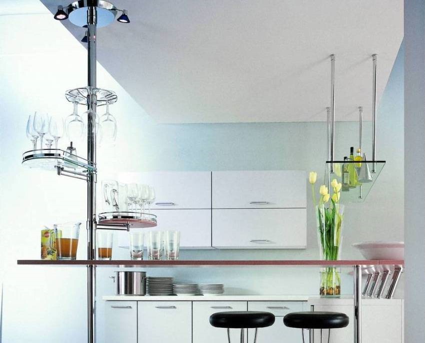 Depenent del disseny dels mobles, la canonada del taulell de barra pot variar en longitud i en nombre de punts de muntatge Depenent del disseny dels mobles, la canonada del taulell de barra pot variar en longitud i en nombre de punts de muntatge