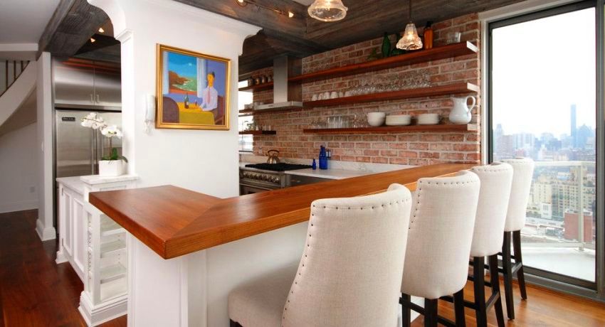 Un taulell de barra triat correctament ajuda no només a decorar l’habitació, sinó també a resoldre diversos problemes funcionals Un taulell de barra triat correctament ajuda no només a decorar l’habitació, sinó també a resoldre diversos problemes funcionals