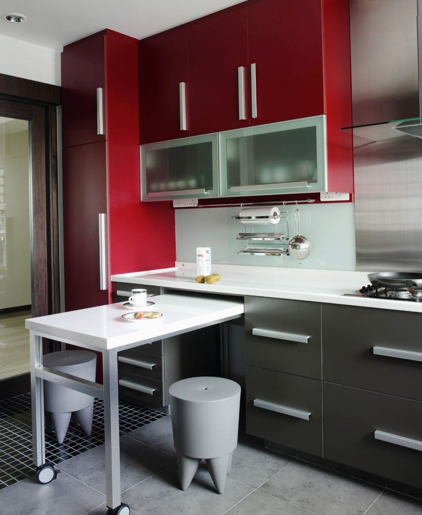 Un comptador de barres plegables és una opció molt convenient, ja que pot augmentar significativament la funcionalitat de l’espai Un comptador de barres plegables és una opció molt convenient, ja que pot augmentar significativament la funcionalitat de l’espai