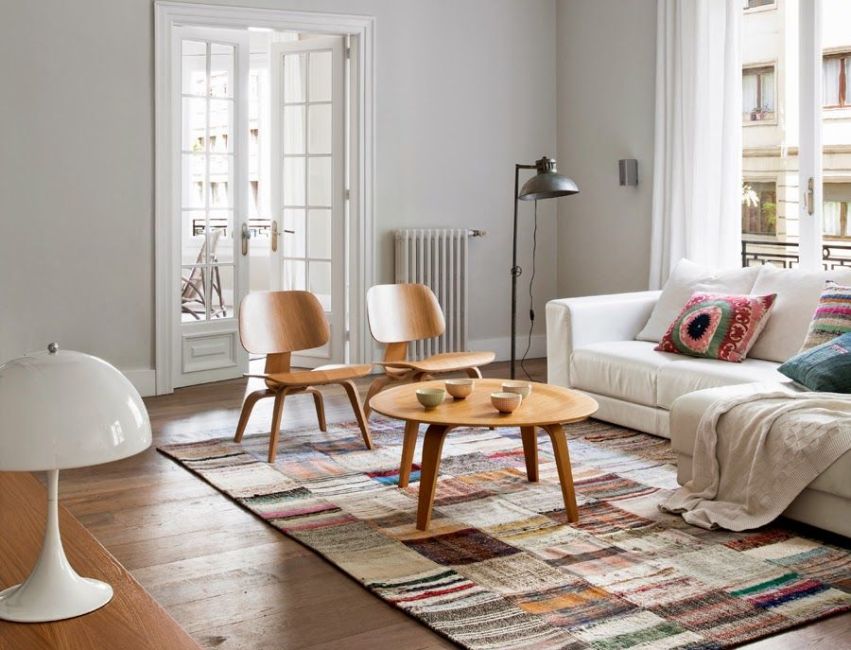 Za ugradnju na tepih, laminat ili linoleum koristi se postolje u obliku slova L. Za ugradnju na tepih, laminat ili linoleum koristi se postolje u obliku slova L.