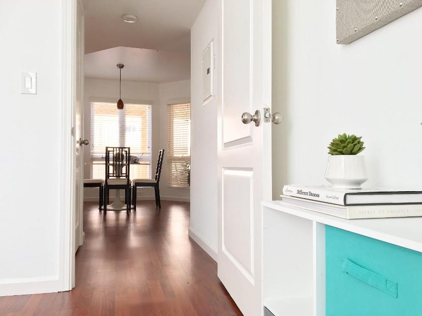 Podno postolje se ne boji mokrog čišćenja, pa ga neće biti teško održavati Podno postolje se ne boji mokrog čišćenja, pa ga neće biti teško održavati