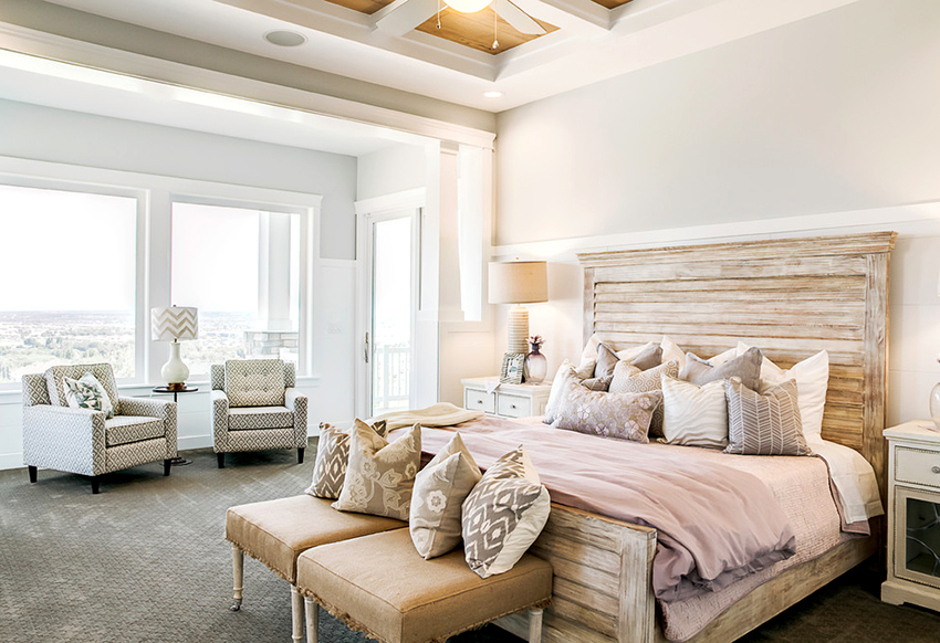 Ang klasikong istilo ng silid-tulugan ay maaaring dagdagan ng hindi pangkaraniwang kasangkapan Ang klasikong istilo ng silid-tulugan ay maaaring dagdagan ng hindi pangkaraniwang kasangkapan