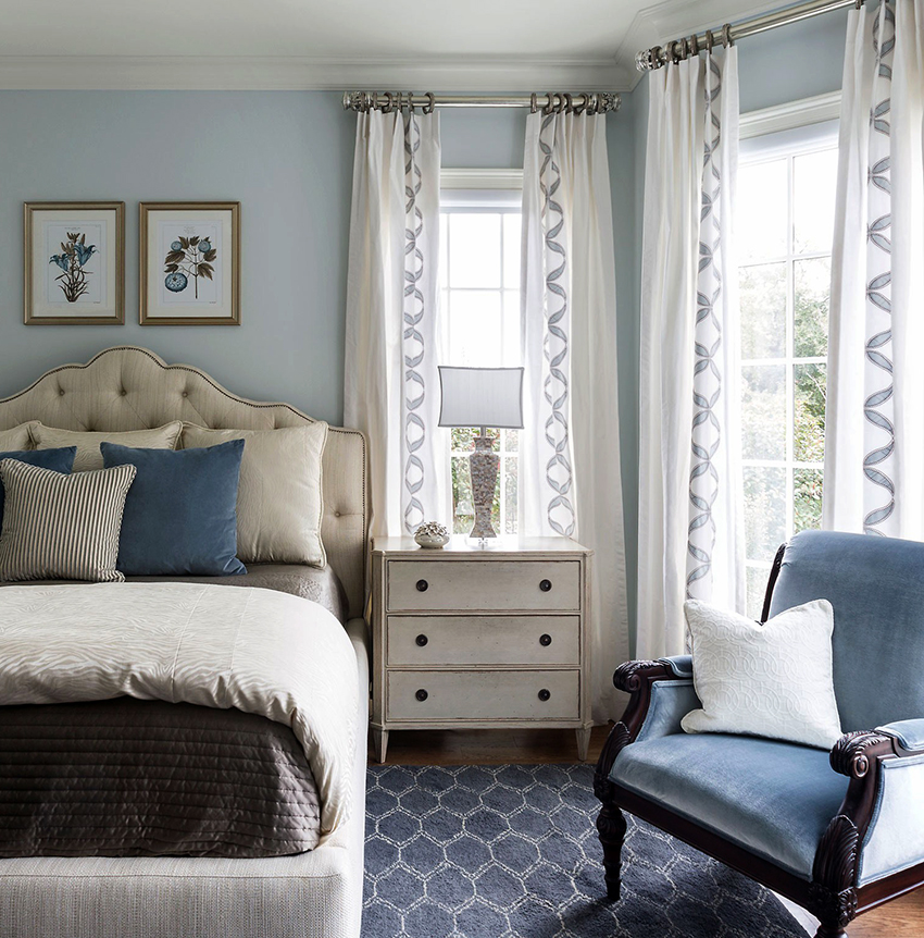 Ang isang dibdib ng drawer ay isang kailangang-kailangan na elemento sa loob ng anumang silid-tulugan Ang isang dibdib ng drawer ay isang kailangang-kailangan na elemento sa loob ng anumang silid-tulugan