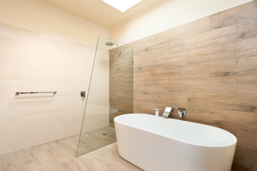 Dusjskillevegger uten pall ser veldig moderne ut Dusjskillevegger uten pall ser veldig moderne ut