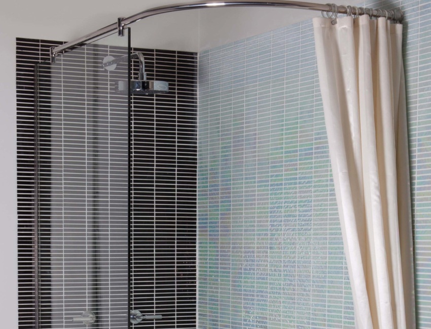 Dusjhjørner er laget av spesielle briller med økt slagfasthet Dusjhjørner er laget av spesielle briller med økt slagfasthet