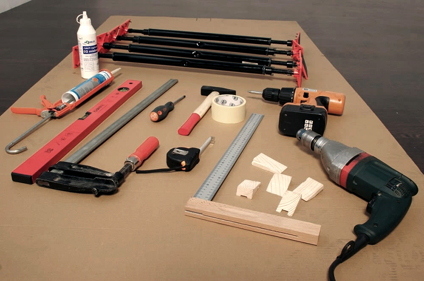 Prije postavljanja vrata morate se opskrbiti svim potrebnim alatima Prije postavljanja vrata morate se opskrbiti svim potrebnim alatima